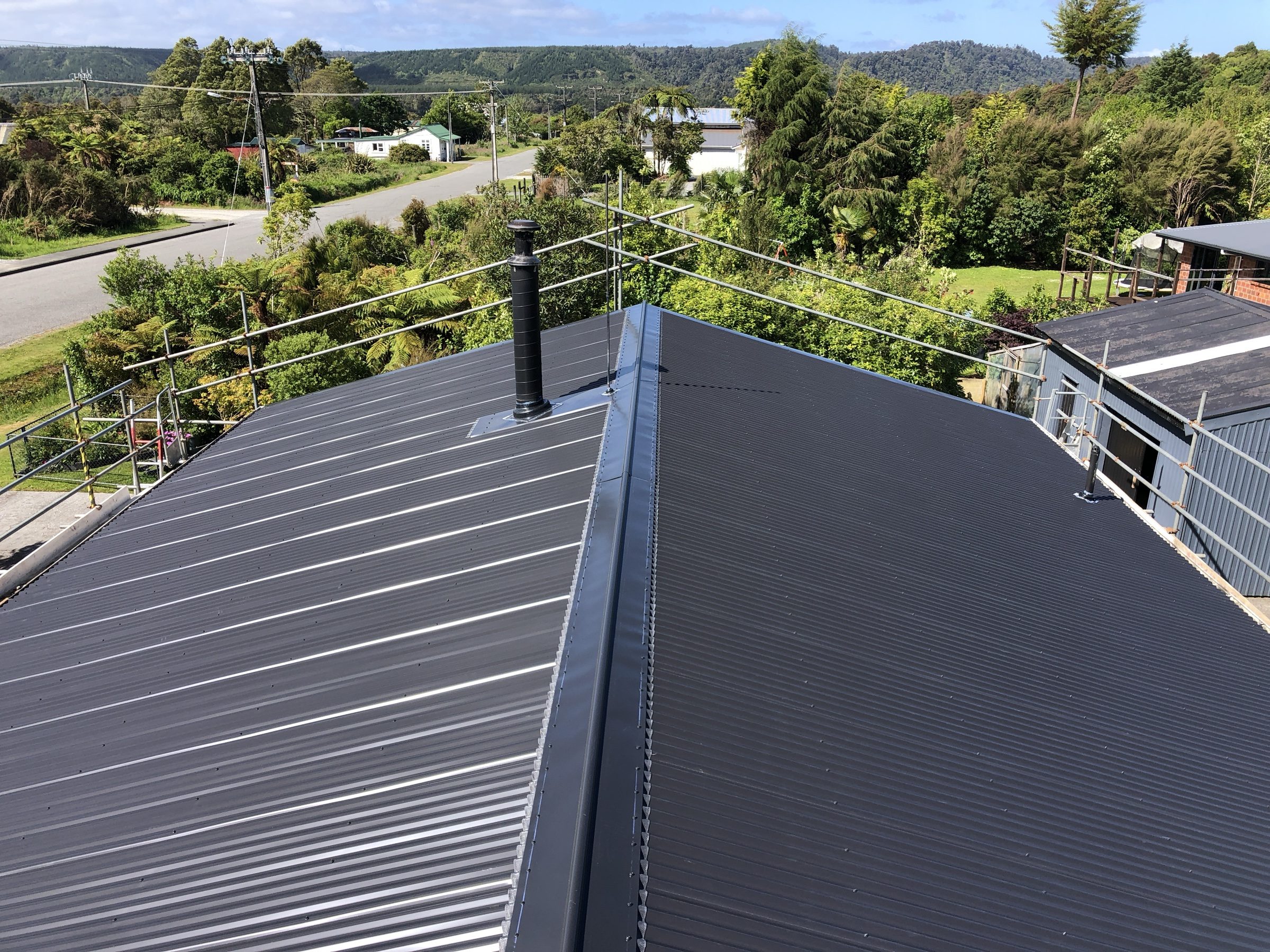 Long-run roofing on a new build, Hokitika