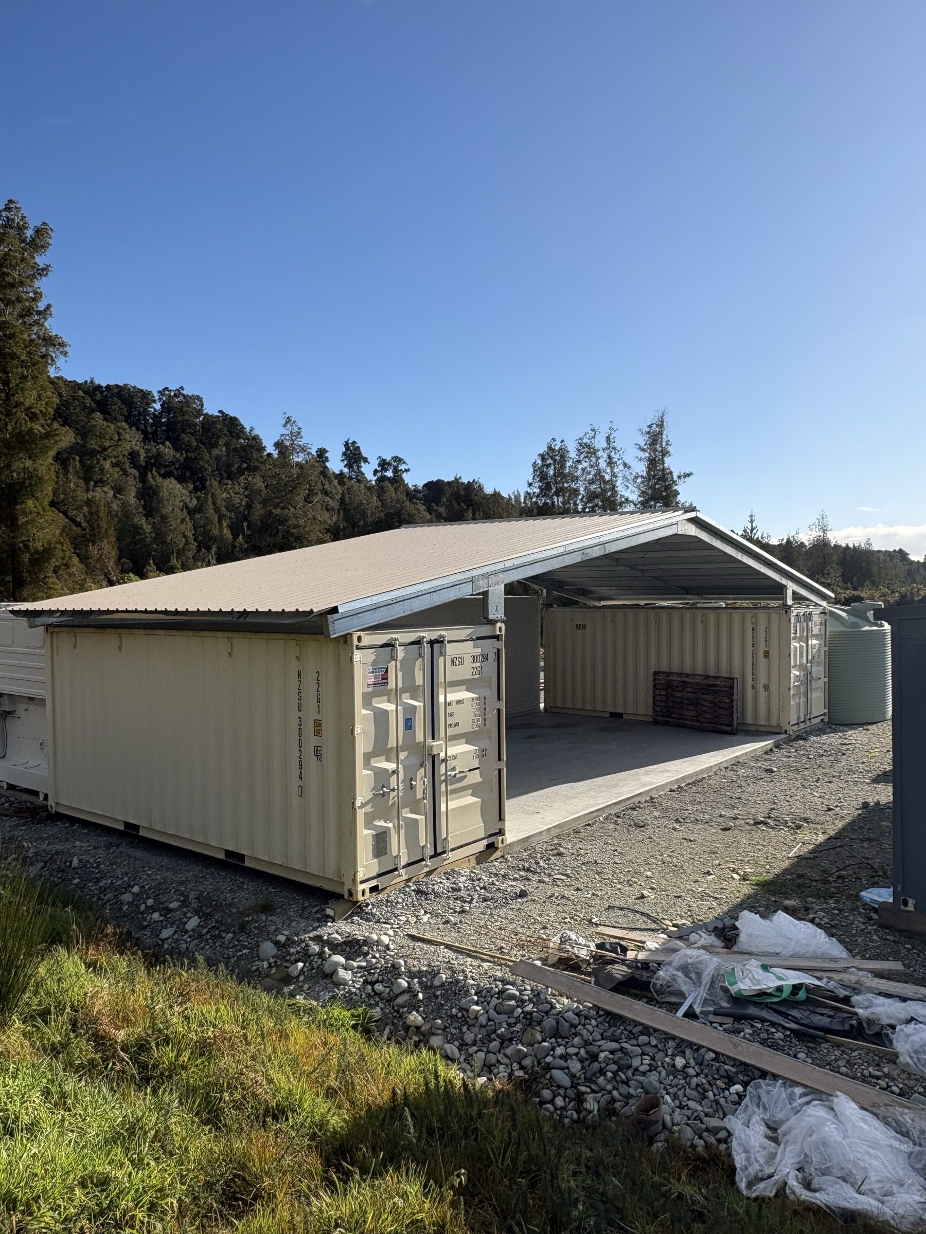 Container shed with roof frame, West Coast